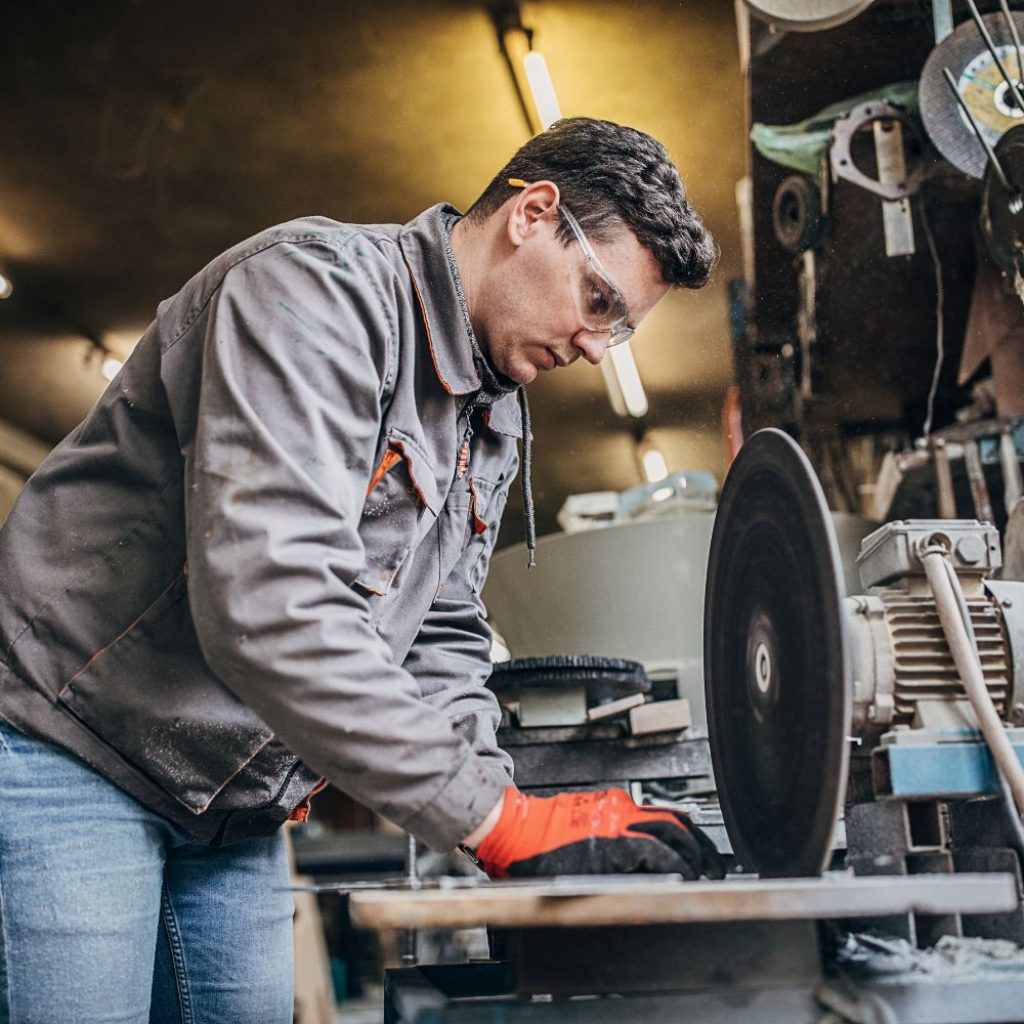 Plexiglas zagen of snijden wat is de beste optie? Zaagspecialist.nl